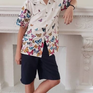 Vintage Mens Shirt Butterfly Print on White / Short Sleeved Boxy Button Down Colorful Butterflies Pattern / Medium / Nathan 