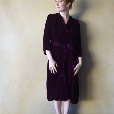 1940s velvet dress . vintage 40s purple dress . size l to xl 