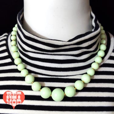 Lovely Vintage 80s Pastel Spring Green Graduated Beaded Necklace 