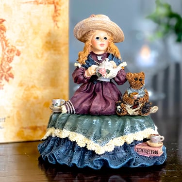 VINTAGE: 1999 - Boyds Bears Music Box in Box - Tune 