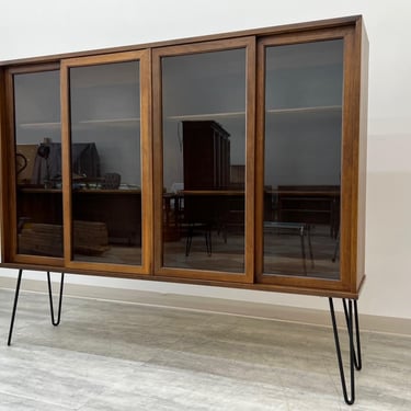 Stanley Mid-Century Modern Display Case / Liquor Cabinet On Hairpin Legs (SHIPPING NOT FREE) 