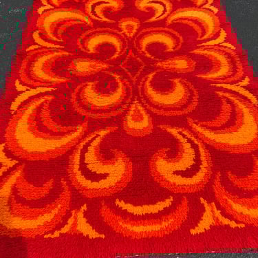 Beautiful vintage Scandinavian Rya hand woven rug 