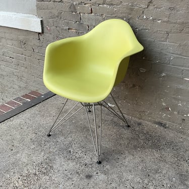 Eames Shell Armchair