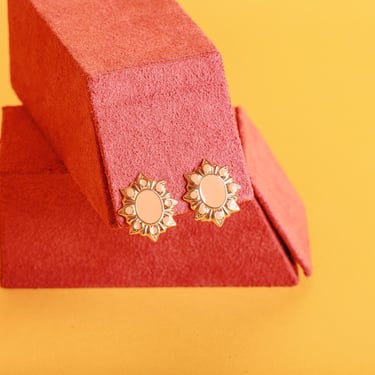 Vintage 80s Gold Tone Peach Enamel Gold Frame Stud Clip On Earrings 