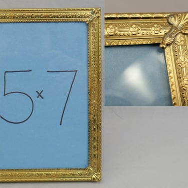 Vintage Picture Frame - Gold Tone Metal w/ Glass - Fantastic Trim Design & Corner Pieces - Tabletop - Holds 5" x 7" Photo - 5x7 Frame 