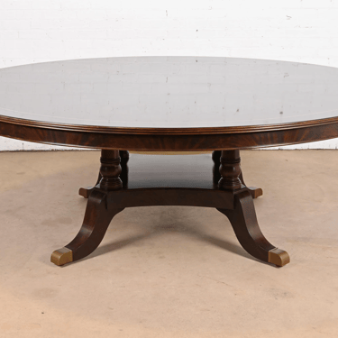 Baker Furniture Style Georgian Starburst Flame Mahogany Pedestal Round Dining Table