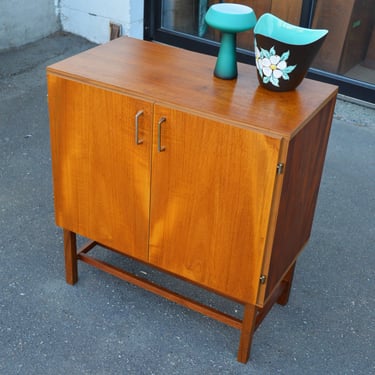 Cute Teak Mini-Sideboard w/ 2 Doors, Blue Shelves & Slat Shelf