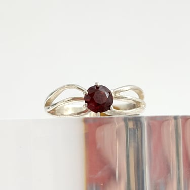 Modernist Round Cut Garnet Gemstone Triple Split Shank Sterling Silver Cocktail Vintage Ring - sz 6.75 