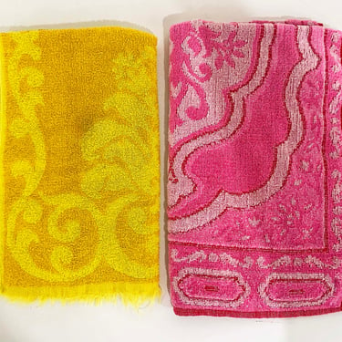 Vintage Set of 2 Mismatched Towels Hand Bath Pair Pink Yellow Cloth Pequot State Pride Martex Pepperell Terrycloth Sculptural 1970s 