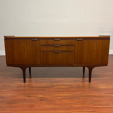 Vintage Mid-Century Sideboard / Bar