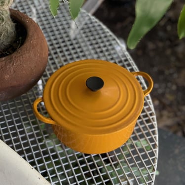 Vintage Yellow Le Creuset B Pot Lid Small Cast Iron Enameled Cookware French 2 Quart Dutch Oven 