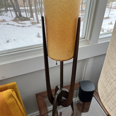 Mid Century Modern Modeline Table Lamp, Walnut & Brass 