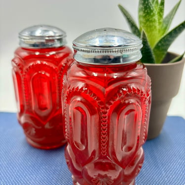 Vintage Red Moon and Stars Glass Salt and Pepper Shakers, Shaker Set, Mid Century Retro Glassware 