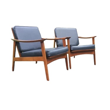 Free Shipping Within Continental US - Mid Century Modern Lounge Chairs With Original Dark Green Vinyl Cushion 
