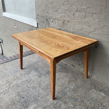 Maple Draw Leaf Table