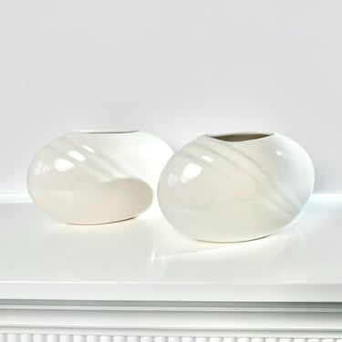 Vintage Ceramic Egg Shape Vase Small Retro Ivory 80s Art Deco Revival Oval Drape Vases Cream Minimalist Flower Vase, Wedding Table Decor 