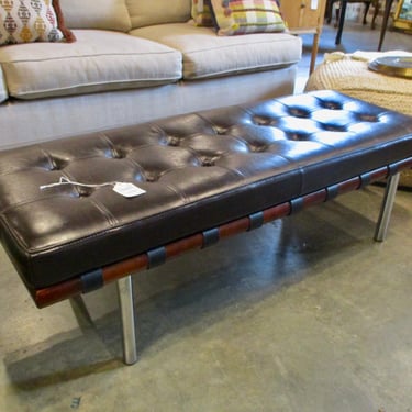 FAUX LEATHER TUFTED BENCH