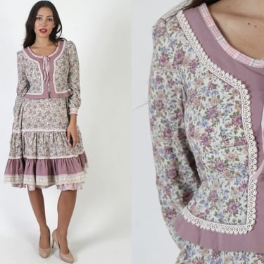 70s Bohemian Calico Floral Dress / Pastel Color Lace Up Corset Tie / Peplum Renaissance Fair Style / Prairie Homespun Midi Frock 