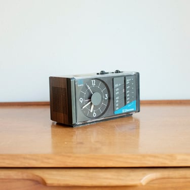 Vintage Emerson Clock Radio 