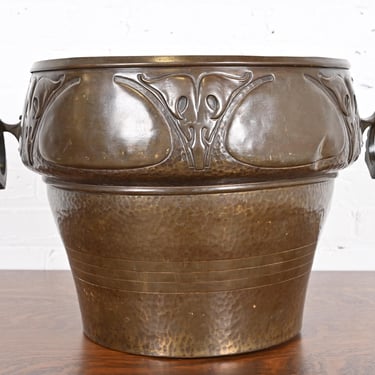 Roycroft Arts & Crafts Hammered Brass Large Jardiniere, Circa 1910