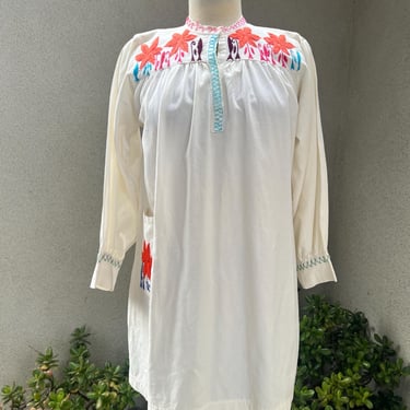 Vintage boho short dress Mexican hand embroidered floral cotton Sz S/M 