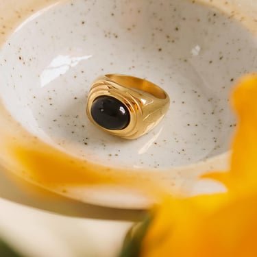 Palmer 18K Gold Non-Tarnish Agate Stone Ring: Yellow Gold / 8