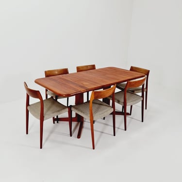 Mid century extendable Danish Modern Solid Teak dining table by Glostrup, 1970s 