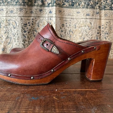 Authentic vintage 1970s wooden platform clogs | 70s leather heels, Brazil, marked 9M, fits @8.5M 