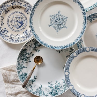 19th century French transferware dinner plates, matching set of 14