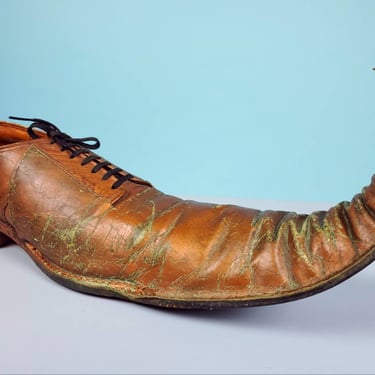30s/40s pointy clown shoes. Vintage, antique, clown core, novelty, collectibles. RARE. (Men's size 8.5) 