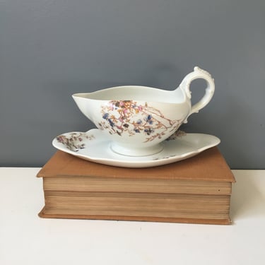 Haviland Limoges gravy or sauce boat with underplate - floral pattern 