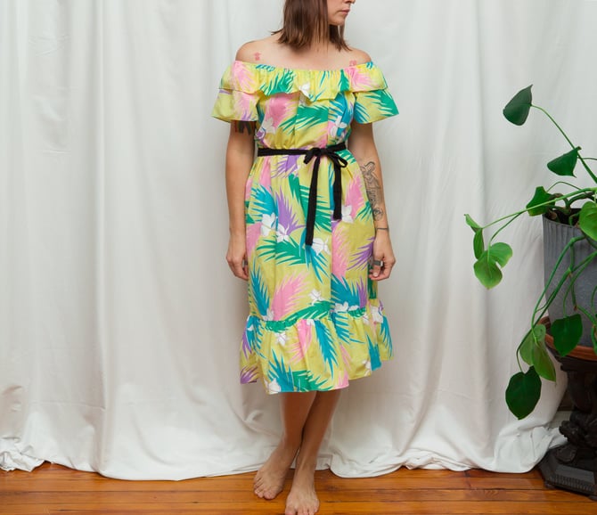Size M/L, 1970s Hawaiian Floral Ruffled Summer Dress 