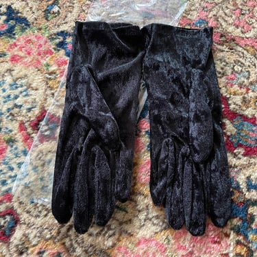 Vintage ‘80s black crushed velvet gloves, soft black velour | made in Korea, one size fits most ladies 