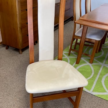 Dining Chair (6)<br />Nordic Furniture<br />Martindale, Ontario<br />Cherry Wood<br />Cream Microfiber Fabric<br />W 19.5 x D 17.34 x H 43.25