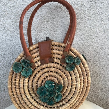 Vintage Wounded Bird boho Mexican round straw handbag with green straw flower accents size 10” x 4.5” 