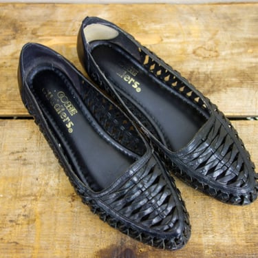 Vintage black leather sandals size 9, 80s 90s woven huarache style slip on shoes, boho hippie flats with rubber sole, preppy casual fashion 
