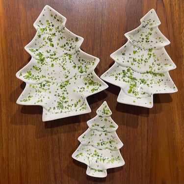 Vintage Christmas Tree Nesting Snack Plate Set of Three 