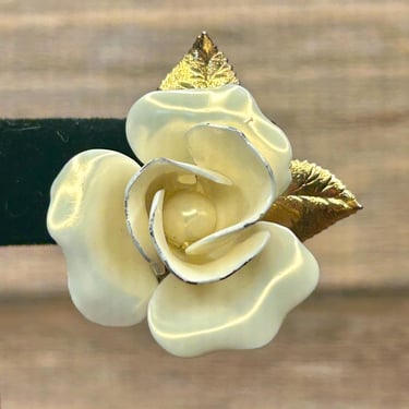 Vintage Rose Clip On Earrings White Flower Gold Leaves Retro Fashion Jewelry 