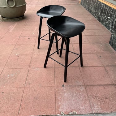 Postmodern Pair of Counter Stools by HEY Rubber Seat Laquered Oak Base