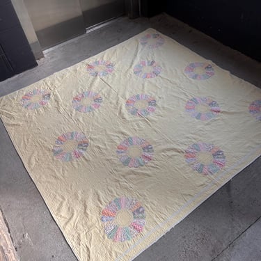 Vintage 1930s Dresden Plate Quilt, Yellow, Cotton 