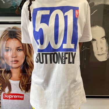 Vintage 90s Levi’s 501 Button Your Fly tee size M