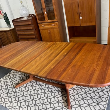 Mid Century Danish Modern Oval Teak Extending Dining Table With 2 Leaves By Benny Linden 