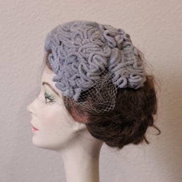 Vintage 1950s Gray velvet squiggly cap hat - one size 