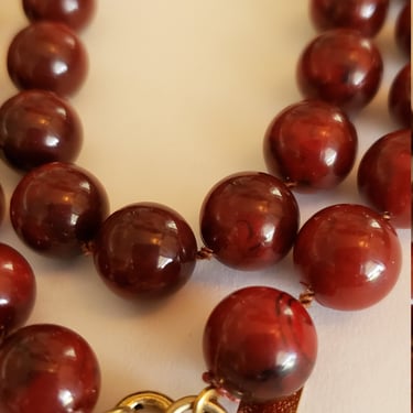 Vintage Sarah Coventry burgundy red beaded necklace single strand 