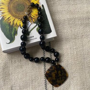 Black Bead Tortoise Necklace 
