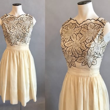 1950s Ivory Silk Embroidered Floral Dress / 50s Black and  White Dress / Flower Embroidery / Fit and Flare Dress / Size Small 