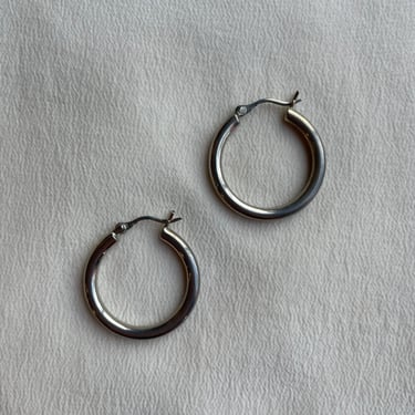 small simple silver hoop earrings E168