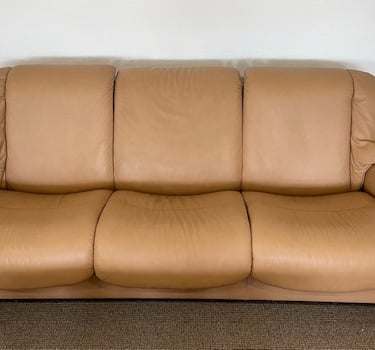 Stressless Eldorado Sofa<br />Low Back Three Seat<br />Paloma Pearl Leather<br />Teak Stained Wood<br />W 82 1/4 x D 33 1/2 x H 33