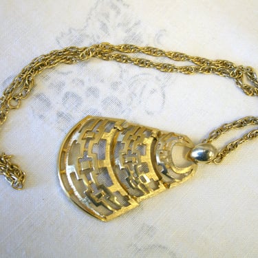 1970s Lisner Gold Pendant Necklace 