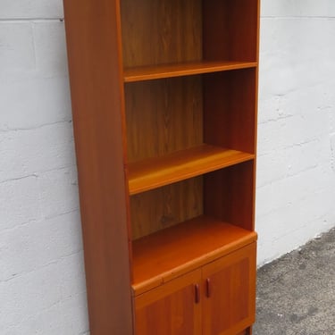 Danish Modern Denmark Teak Tall Bookcase Display Shelf Cabinet 4989